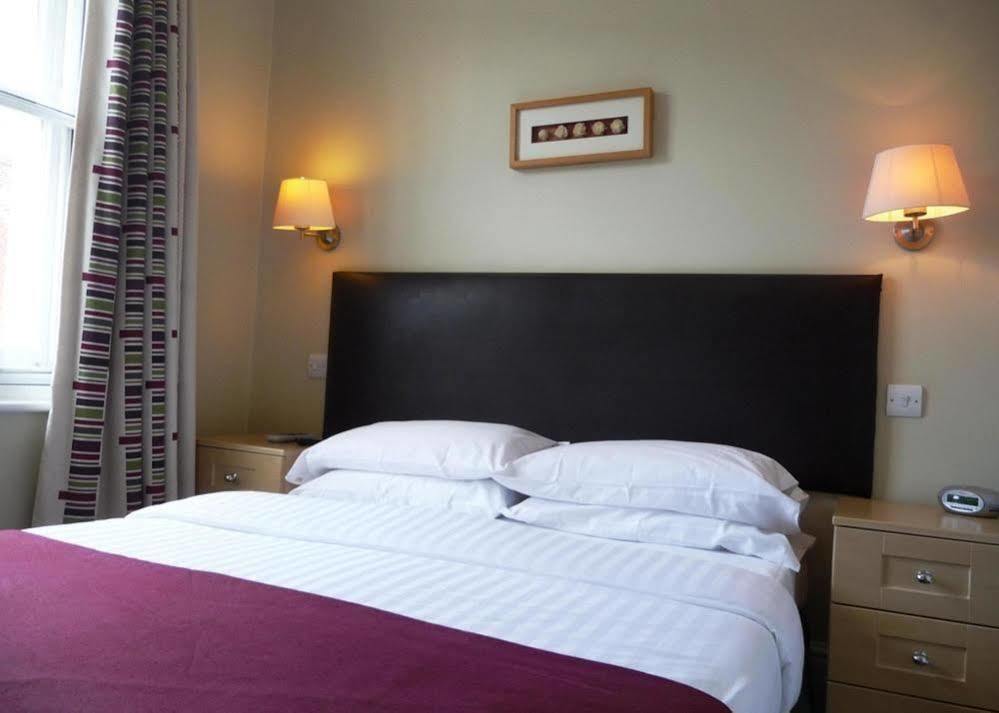 The George Inn Lower Brailes Екстер'єр фото