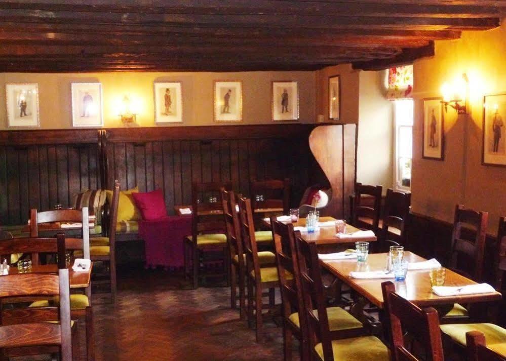 The George Inn Lower Brailes Екстер'єр фото